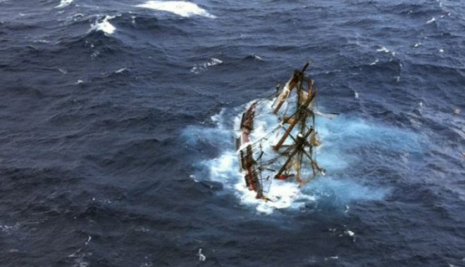 Navă scufundată de uraganul Sandy. Căpitanul a fost luat de ape - bounty46252000-1351590975.jpg