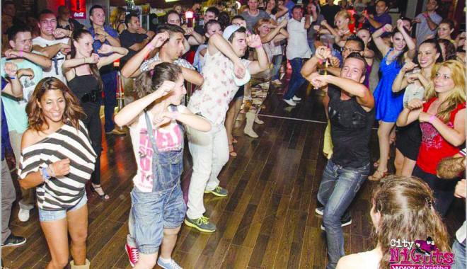Seară Studențească, la Inside Bowling Center - bowling-1406277935.jpg