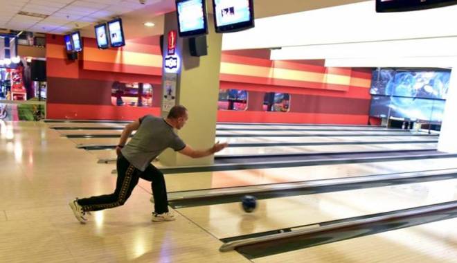 Premii surpriză, la concursul de bowling al lunii decembrie - bowling-1448649610.jpg