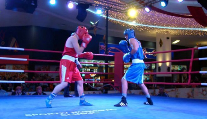 Pugilist al Farului, aur la 