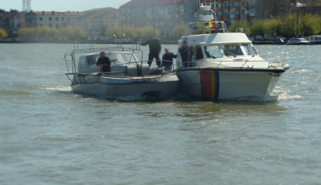 Ambarcațiune ucraineană, prinsă de Garda de Coastă în timp ce bracona în Marea Neagră - braconat-1492508633.jpg