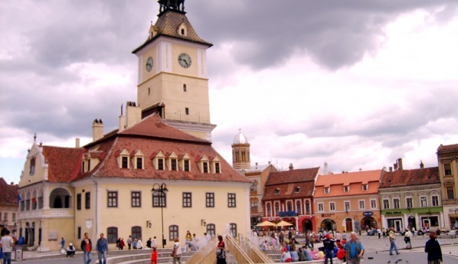 Anotimpul vacanțelor! Tarife speciale pentru constănțenii care vor să ajungă la Brașov - brasovpiatasfatului-1366729228.jpg