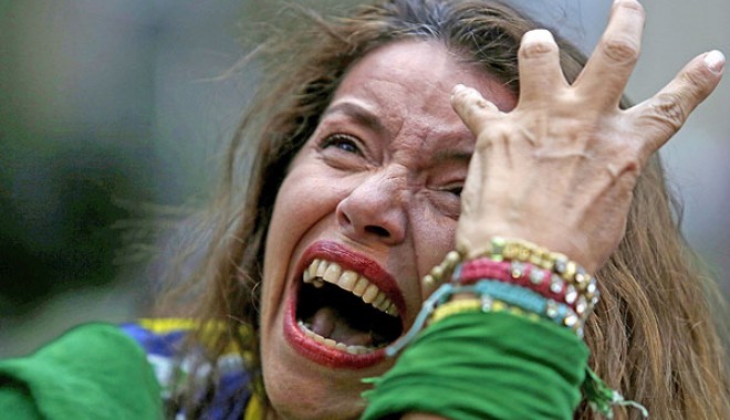 O adolescentă s-a sinucis după ce Germania a bătut Brazilia cu 7 la 1 - brazilfans1600x450-1405001228.jpg
