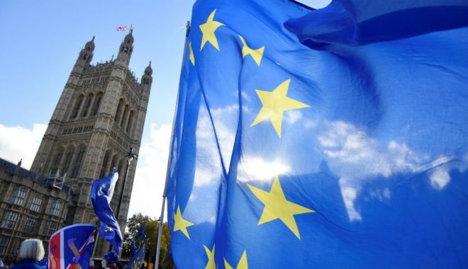 Brexit: Trei miniștri și-au dat demisia din guvernul Theresa May, în semn de protest față de acordul cu UE - brexitdrapeau131118m-1542285332.jpg
