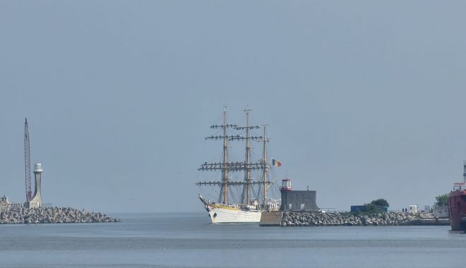 Astăzi, cei 92 de elevi au revenit acasă la bordul navei-școală „Mircea” - briculmircea-1652713278.jpg