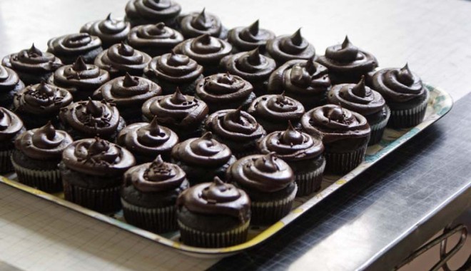 Desert delicios: brioșe cu ciocolată - briose-1359640439.jpg