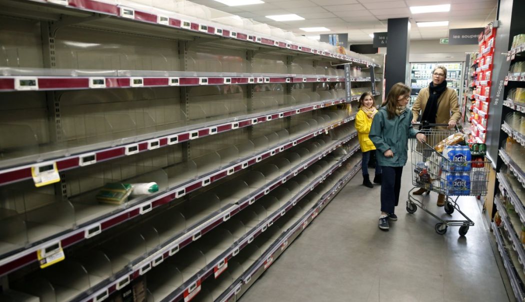 Britanicii sfătuiți să-și facă provizii de conserve. Care este motivul - britanici-provizii-1744355136.jpg