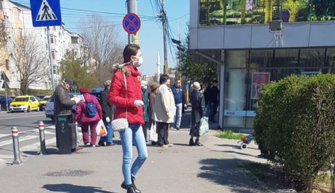 GALERIE FOTO / Unde-i starea de urgență?! Străzi și magazine aglomerate, în Constanța! - brotaceiaglomeratie3apr-1585906461.jpg