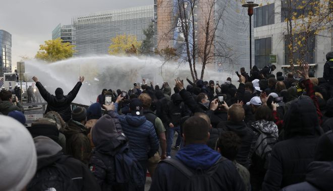 Mii de manifestanți la Bruxelles împotriva măsurilor anti-COVID - bruxelles-1638719559.jpg