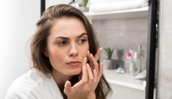 Bubițele din jurul gurii pot apărea din cauza folosirii excesive a produselor cosmetice - bubite-1709043271.jpg
