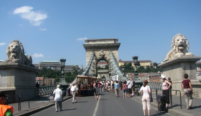 Zeci de motive pentru care merită să vizitezi Budapesta - budapesta-1331915880.jpg