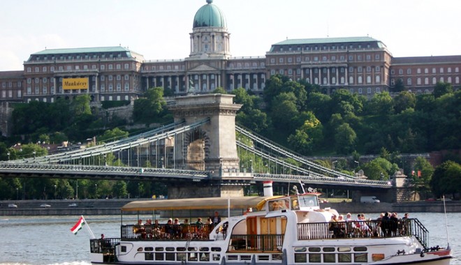 Alertă la Budapesta: bombă americană de jumătate de tonă, găsită în Dunăre - budapesta-1350655268.jpg