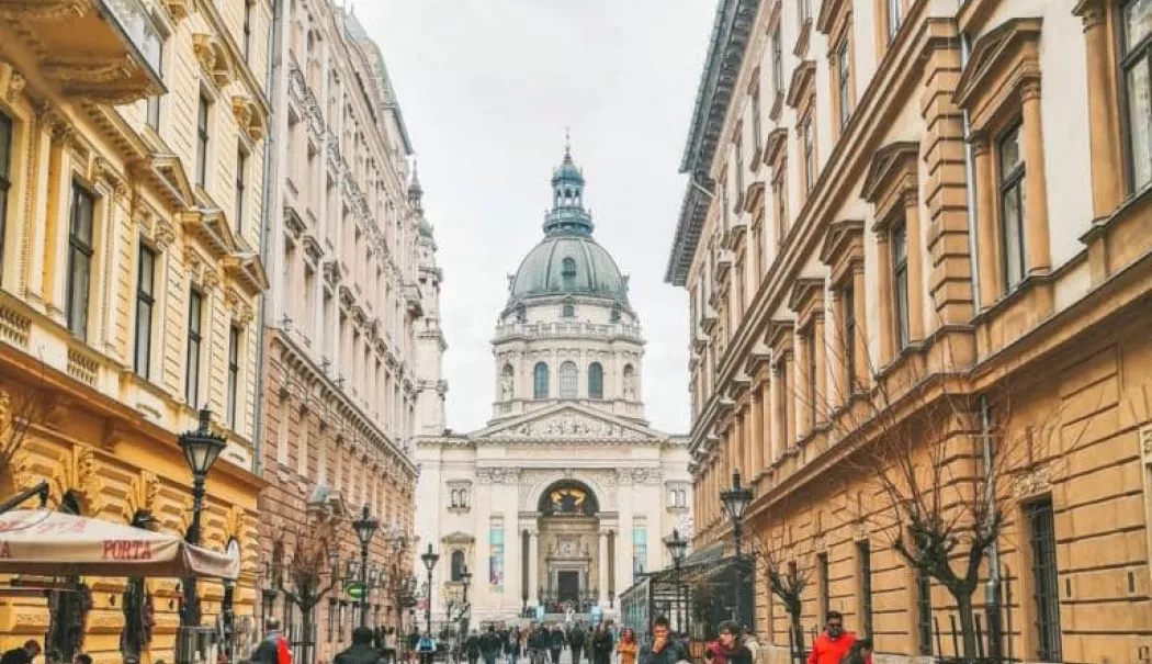 Budapesta interzice închirierile de locuințe pentru turiști în centrul orașului - budapesta-1767080388.webp