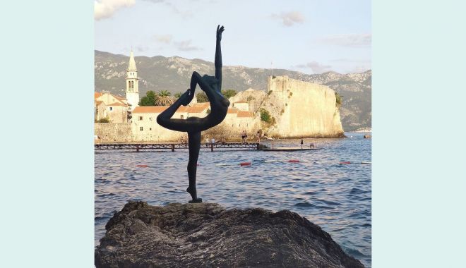 Muntenegru, o țară peste așteptările celui care o vizitează prima dată - budva-balerina-1698432637.jpg