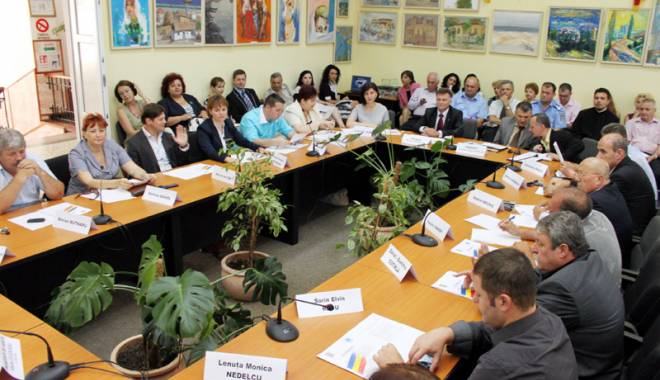 Bugetul pe anul 2016, pe masa consilierilor  din Medgidia - bugetulpemasaconsilierilordinmed-1454855994.jpg