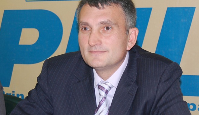Liberalul Cristian Buican cere demisia ministrului Dan Șova - buican-1386161886.jpg