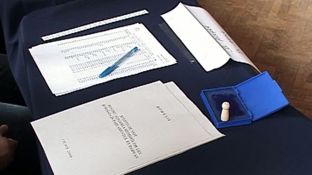 Alegător prins cu buletinele de vot în CHILOȚI - buletindevot82048000-1339336124.jpg