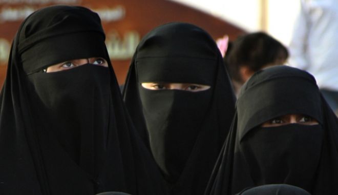 Niqabul și burka, complet interzise din august în grădinițele din Norvegia - burca-1532964596.jpg