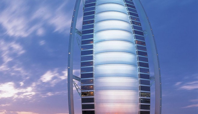 Două hoteluri futuristice în lume - burjalarab-1332526891.jpg