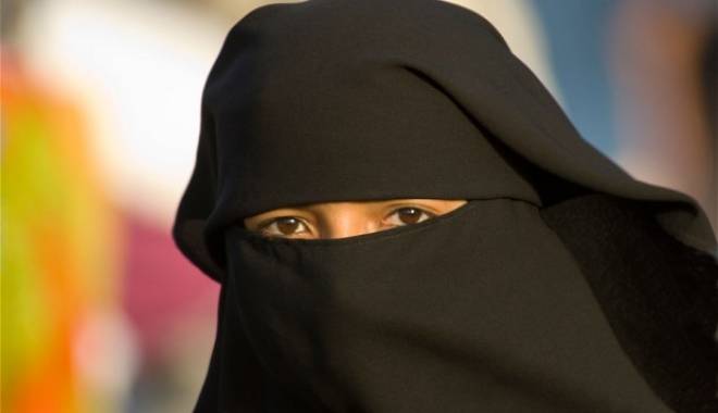 Profesoara americană înjunghiată mortal la Abu Dhabi este de origine română - burka2679987b-1417683281.jpg