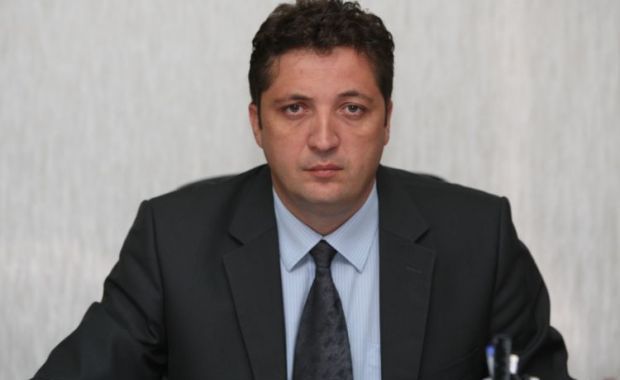 Mașina de serviciu a șefului IPJ Constanța, lovită de o autoutilitară - burlacu-1313209848.jpg