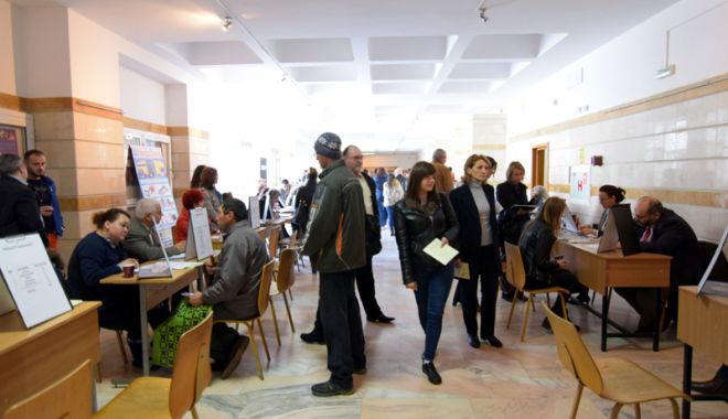 Se caută lucrători în turism, mecanici, dar și IT-iști - bursa-1522083445.jpg