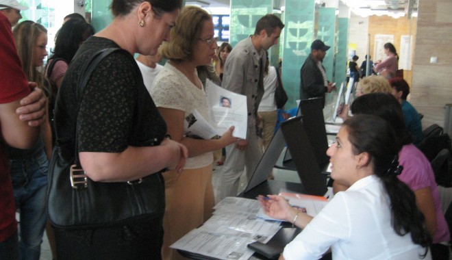 500 de participanți la Bursa locurilor de muncă, selectați în vederea angajării - bursalocmunca22sept57-1316777747.jpg