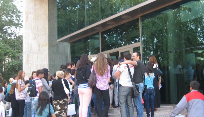 Peste 820 de constănțeni și-au căutat un job la Bursa locurilor de muncă - bursalocmunca22sept7-1316777682.jpg