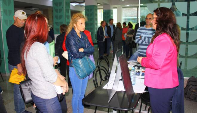 Astăzi, are loc Bursa locurilor  de muncă pentru absolvenți - bursalocurilordemunca-1443108623.jpg