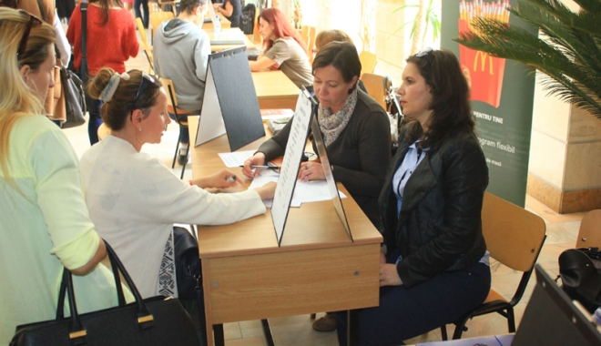 Mare dezamăgire  la Bursa locurilor de muncă. Cele mai multe persoane, angajate sezonier - bursalocurilordemunca11-1460652644.jpg