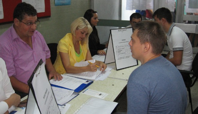 Ce facilități au angajatorii care primesc  la muncă absolvenți sau șomeri peste 45 de ani - bursalocurimunca7-1314720380.jpg