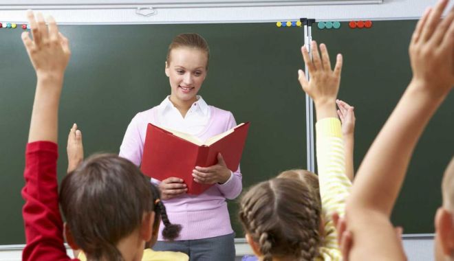 Bursă lunară de 2.350 de lei pentru studenţii la master didactic - bursalunara-1607962726.jpg