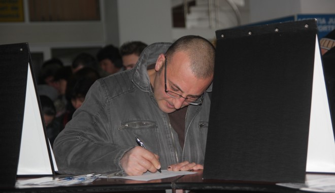 Câte persoane s-au angajat astăzi la bursa locurilor de muncă - bursamunca-1322236576.jpg