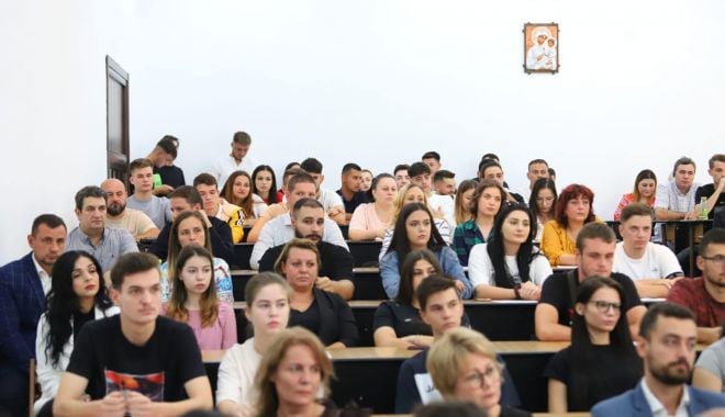 S-a dat startul concursului pentru acordarea burselor studenților din străinătate - burse-studenti-1697539855.jpg
