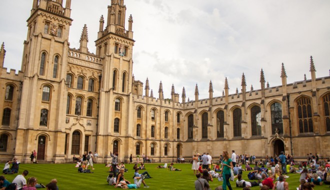 Bursier la Oxford de la Universitatea 