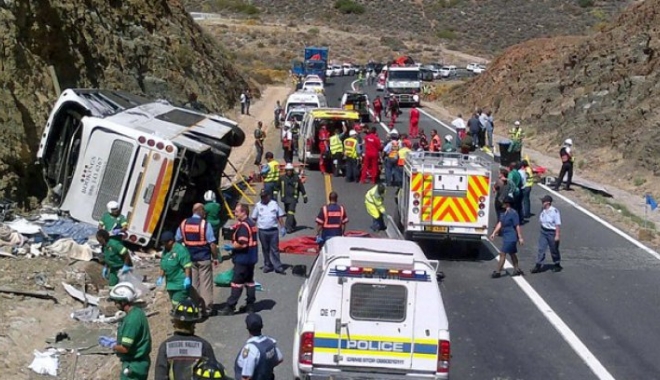 TRAGEDIE RUTIERĂ. 29 de copii morți, după ce autobuzul în care se aflau s-a prăbușit în râu - buscrash75740700-1494143888.jpg