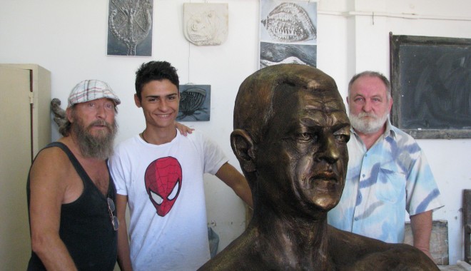 Ion Tițoiu a realizat un bust al lui Gheorghe Oancea - busttitoiu-1377253587.jpg