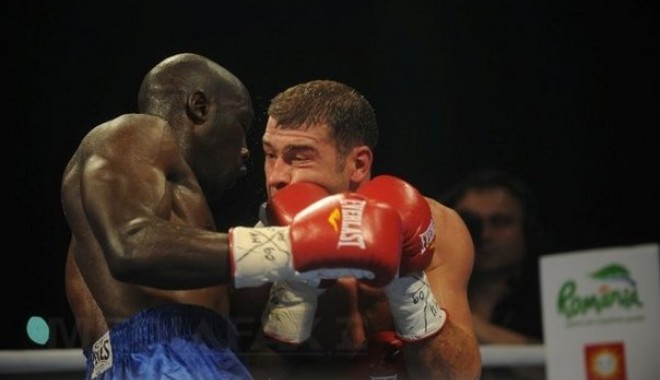 VIDEO / Lucian Bute l-a învins pe Mendy prin KO și și-a păstrat titlul mondial IBF. Vezi aici lovitura câștigătoare a românului - butemendy-1310258188.jpg