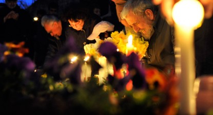 România ține, duminică, drapelul național în bernă în memoria victimelor de la Smolensk - c06efb5397387975e3ac46d250694162.jpg