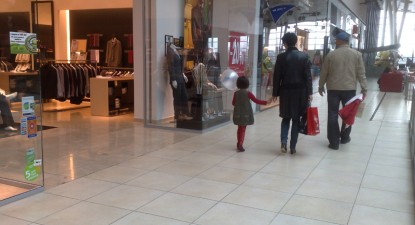 Prețurile ridicate alungă cumpărătorii din magazinele de textile din marile centre comerciale - c0dd9c382c7279d1bae99ec3f3135a04.jpg