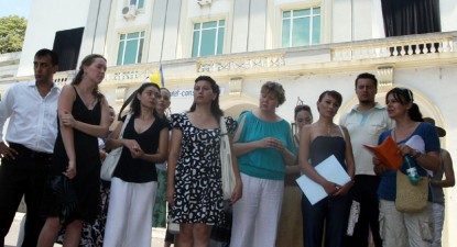 Artiștii așteaptă salvarea de la Ministerul Culturii - c1d23c17c0f929501c76de468efa2c39.jpg