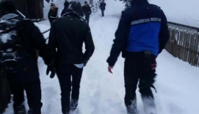 Intervenție contracronometru a salvatorilor montani. Un bărbat a amenințat că se aruncă de pe o stâncă - c2g9ntdhmjgzotk0njjhzwe4n2iwmjfk-1616238107.jpg
