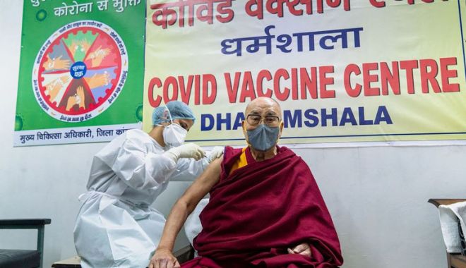 Dalai Lama s-a vaccinat împotriva Covid-19: Mai mulţi oameni, ar trebui să facă această injecţie - c2g9nty0ywm1ogqzmgi0mzzhzgeyotbi-1615040616.jpg