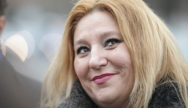 Diana Şoşoacă, după scandalul din Parlament: Îmi voi lua inclusiv permis de port-armă - c2g9zjk3nmmxm2vmm2jkmjfjowmwodez-1618381363.jpg