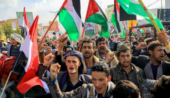 Israel-Hamas. Mii de persoane protestează în Yemen împotriva operaţiunii conduse de SUA în Marea Roşie