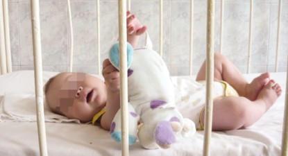 Tot mai mulți copilași sunt părăsiți în maternități - c3ef2fab506abe00243a0b8c9bb4868f.jpg