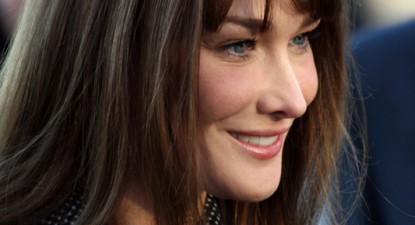 Carla Bruni crede că joacă un rol important în politica externă a Franței - c5c745586cef0486235073bf767f1c7c.jpg