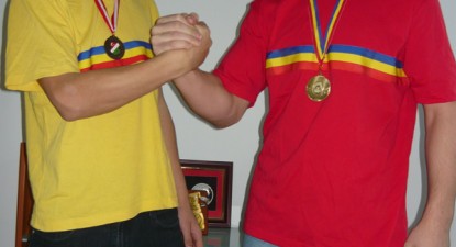 Frații Caraș se luptă ca leii - c74b0dba21f8e695bf2546f4a0b1266d.jpg