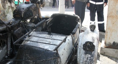 Motocicletă făcută scrum, lângă Biserica Greacă - c862dd658626745456a301227b189f93.jpg