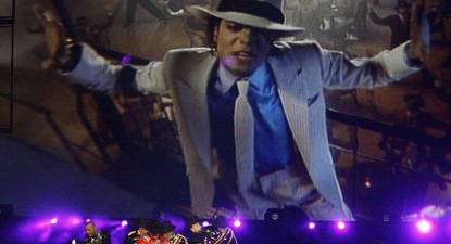 MJ a dominat MTV Video Music Awards - c938d97fb333d4b1fbf906b760afa29b.jpg